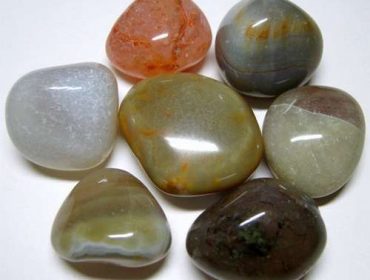polished-mix-pebbles-4-370x280