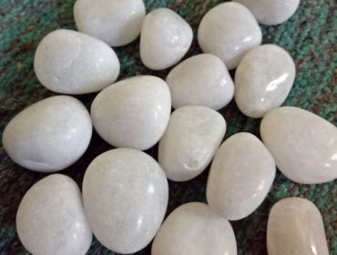 polished-white-pebble-2-370x280 polished-white-pebble-2-370x280